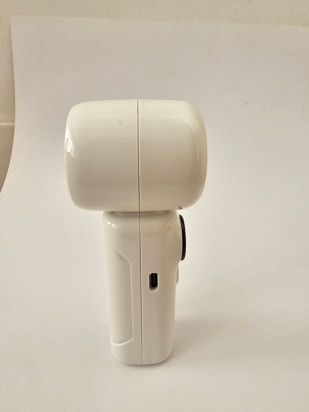 Digital High-Speed Handheld Fan – 199 Wind Speed Levels, Ultra Mini & Powerful Airflow